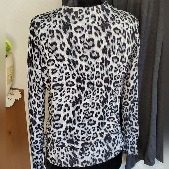 EIGHT 18 Animal Print Knit Top - Picture 4 of 7
